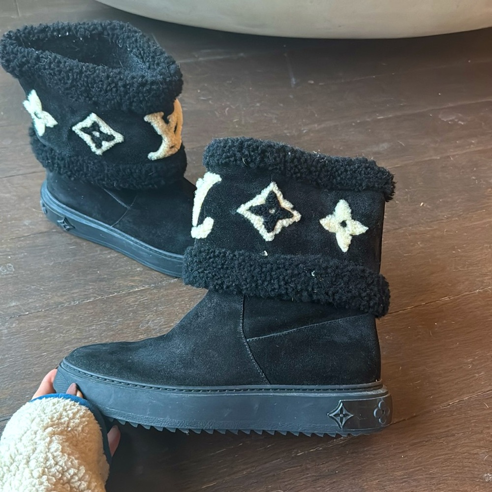 Never worn Louis Vuitton black winter boots